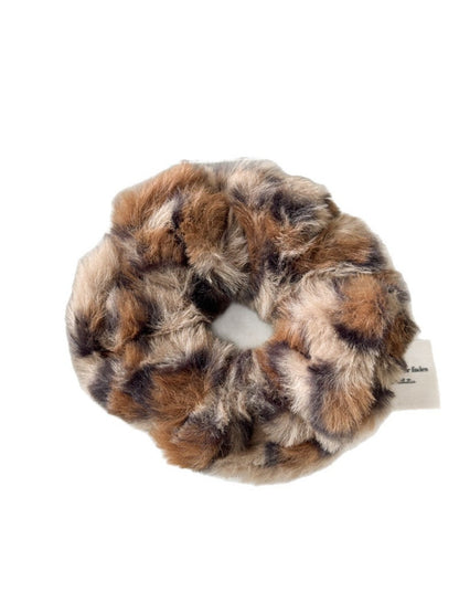 Gifty - Plush Scrunchie Hair Tie
