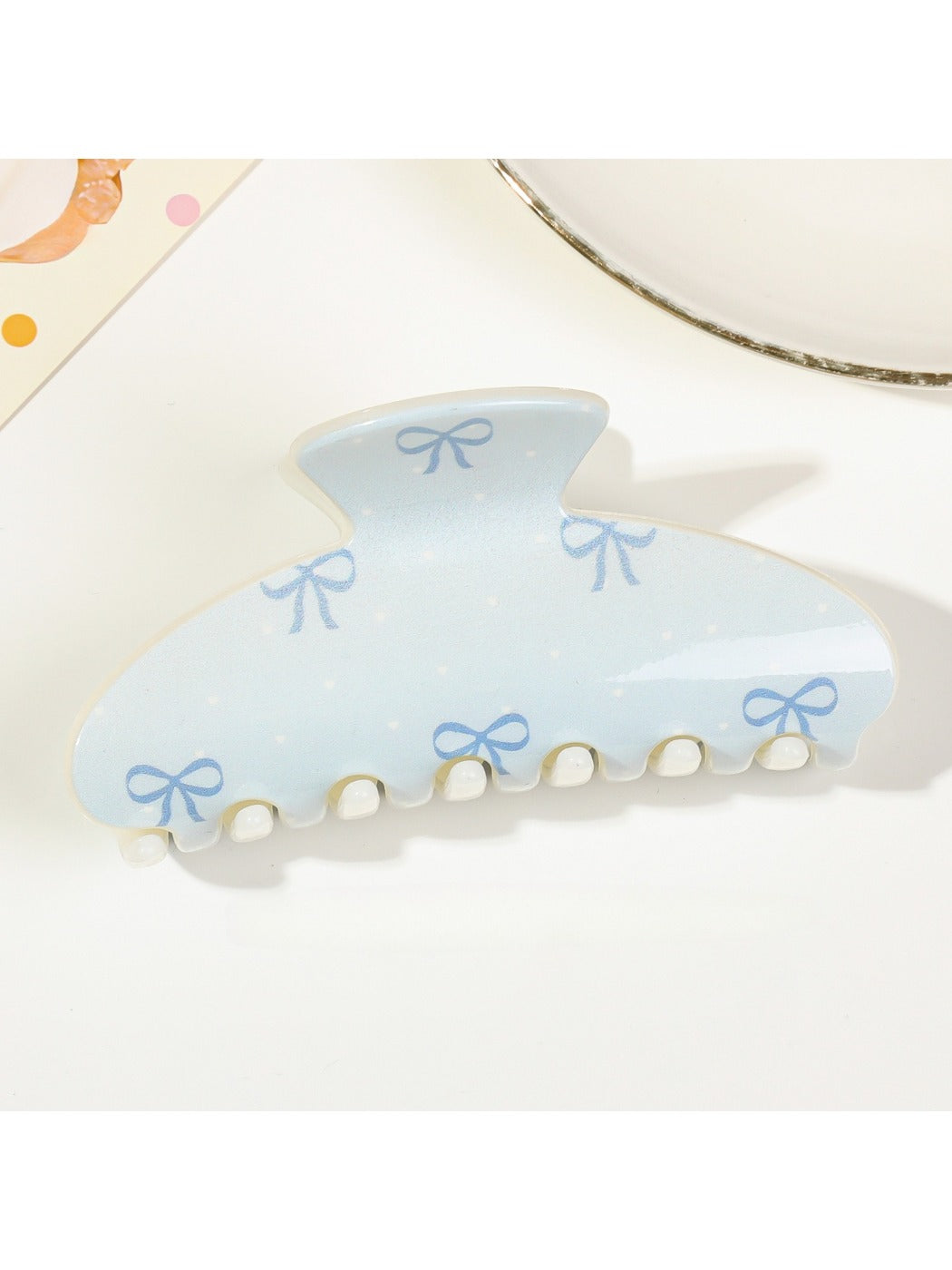 Beau - Light Toned Square Tipped Claw Clip