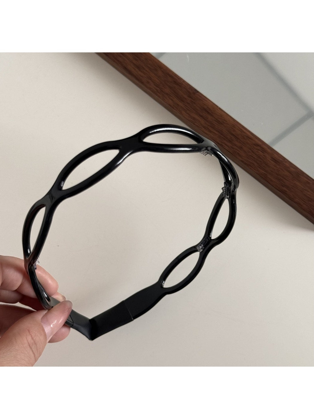 Gifty - Glossy Acetate Open Cutwork Toothed Headband