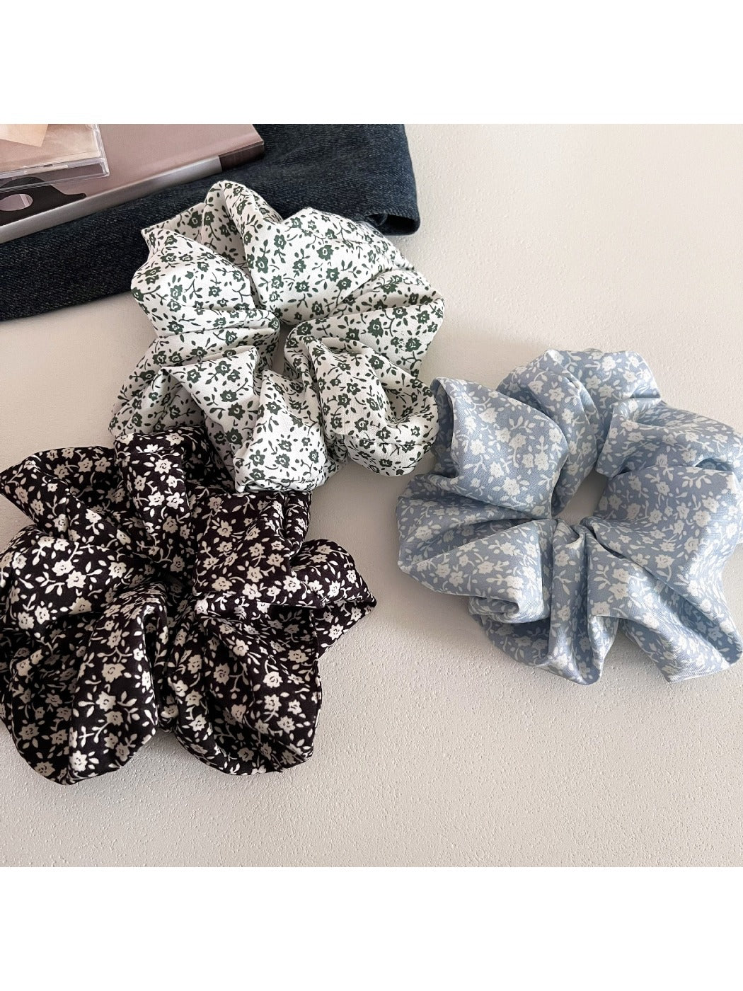 Gifty - Bohemian Floral Print Scrunchie
