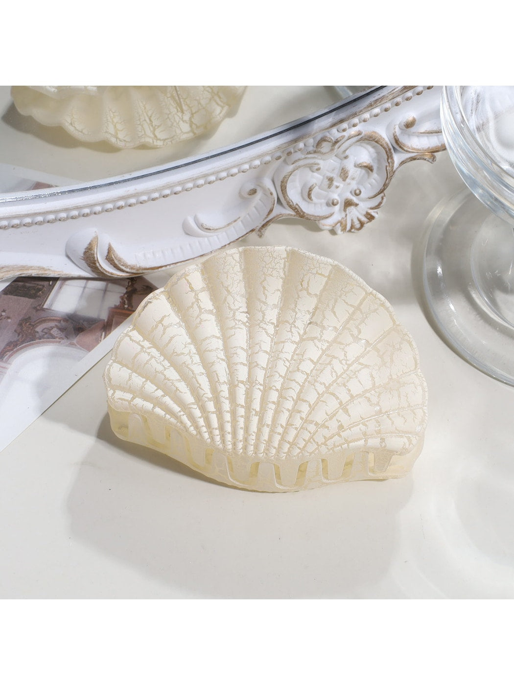 Beau - Textured Plastic Seashell Silhouette Claw Clip