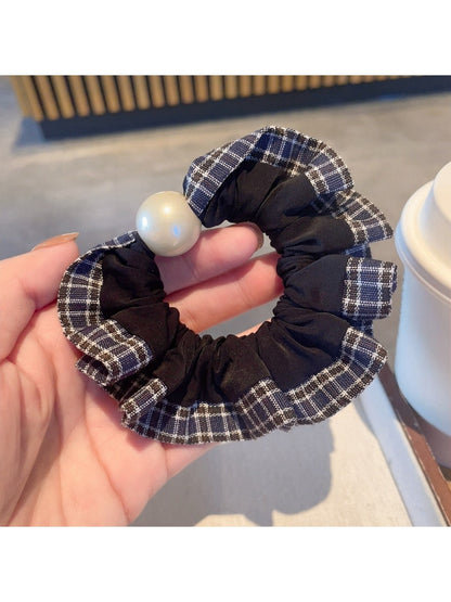 Gifty - Vintage Tartan Ruffled Scrunchie