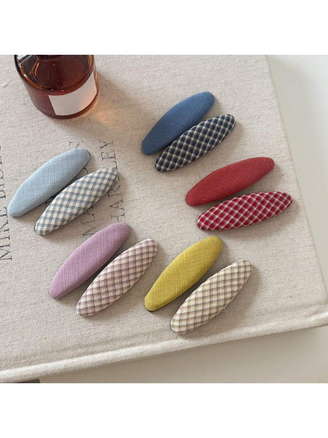Beau - Plaid Oval Shaped Hair Clip