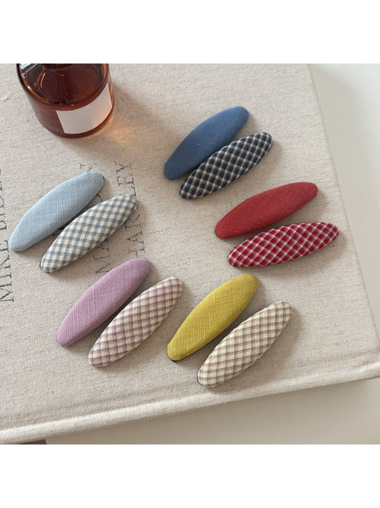 Beau - Plaid Oval Shaped Hair Clip
