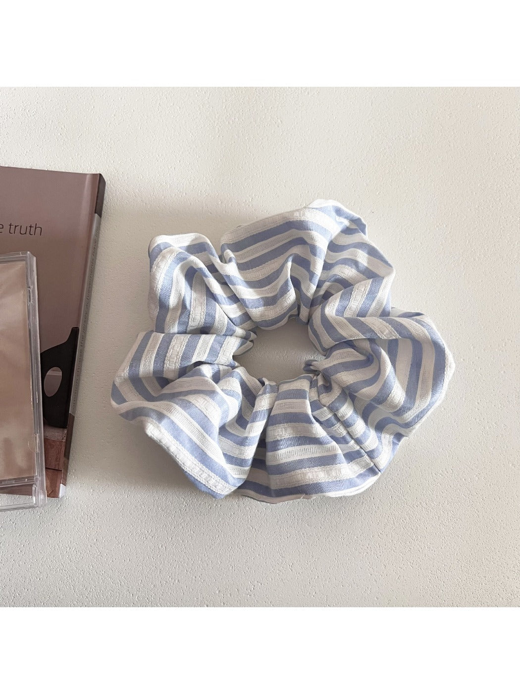 Gifty - Minimalist Colorful Striped Scrunchie
