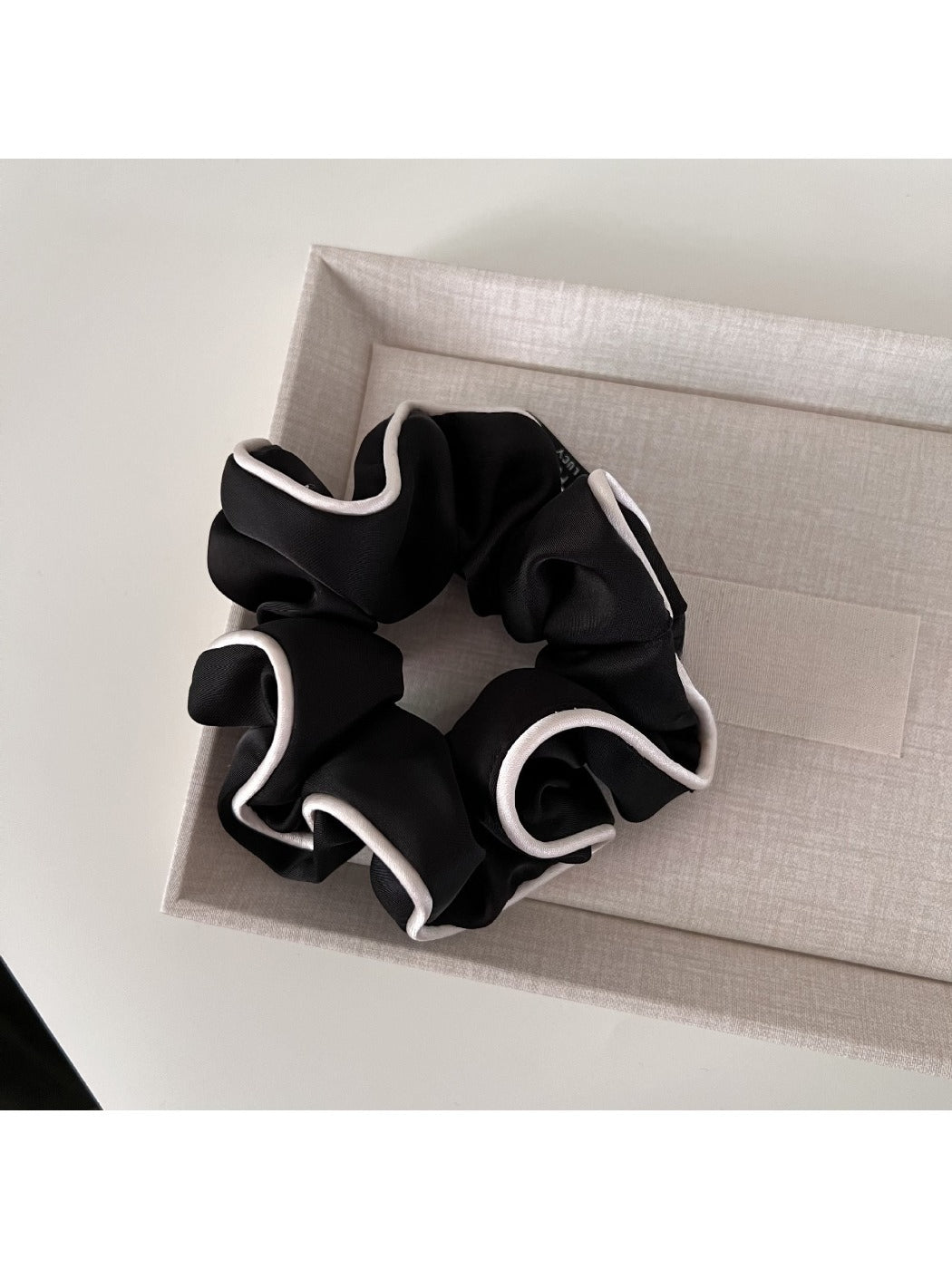 Gifty - Luxury Satin Scrunchie Hair Ties
