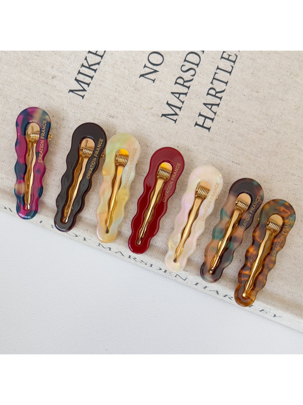 Beau - Elegant Wavy Oval Hair Clip