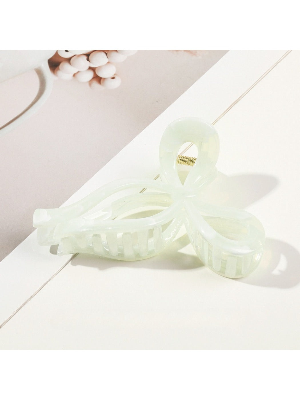 Beau - Openwork Bow Shaped Hair Claw Clip