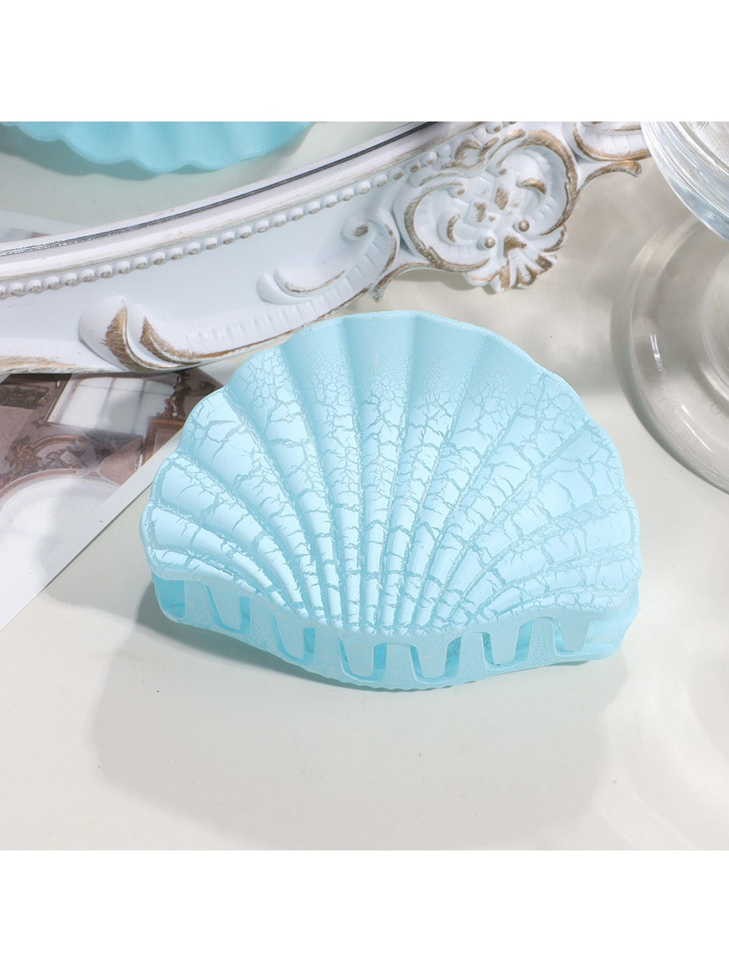 Beau - Textured Plastic Seashell Silhouette Claw Clip