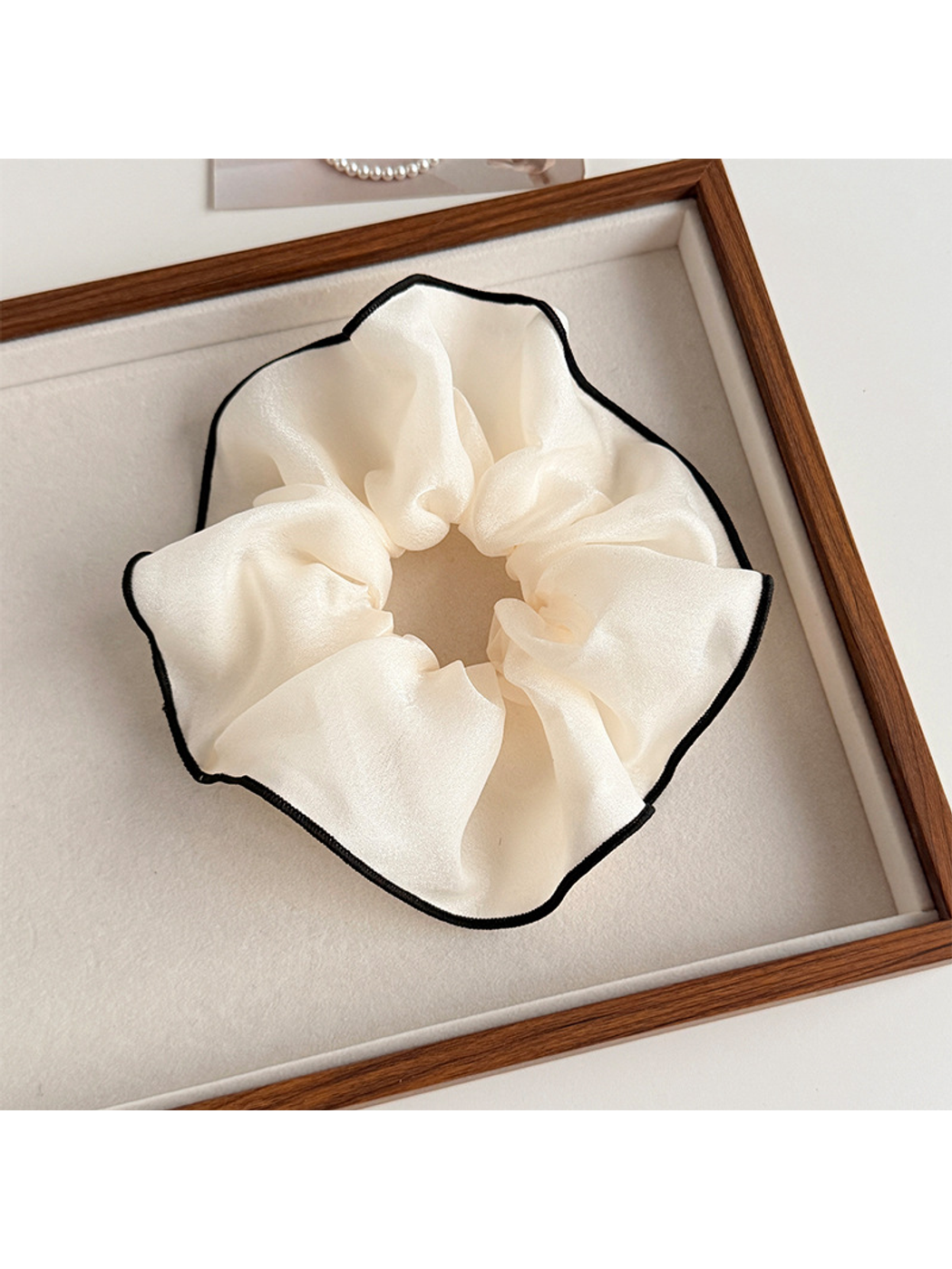 Gifty - Polyester Contrast Trim Oversized Scrunchie