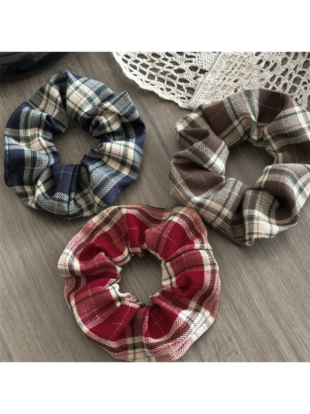 Gifty - Beautiful Checked Scrunchie