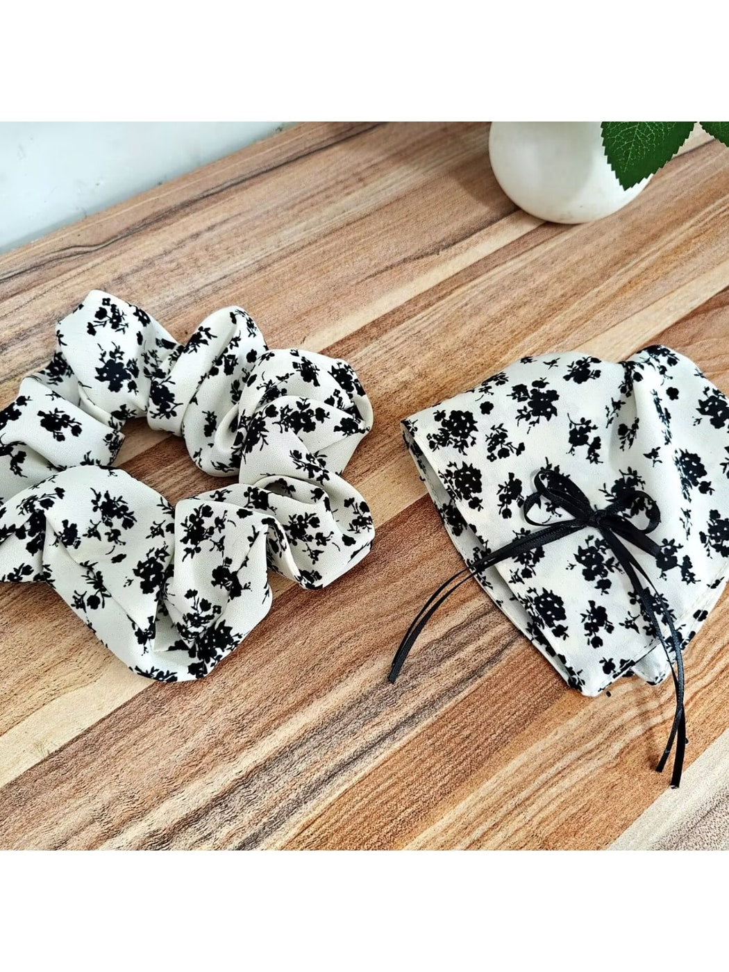 Gifty - Ink Wash Floral Polyester Fabric Scrunchie