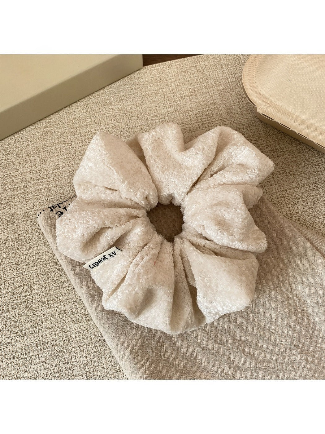 Gifty - Solid Color Plush Scrunchie