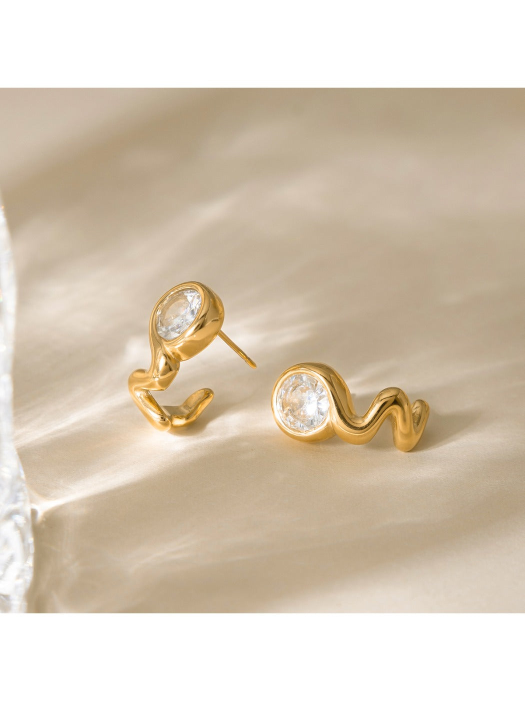 Earedge - Elegant Wavy Line Earrings