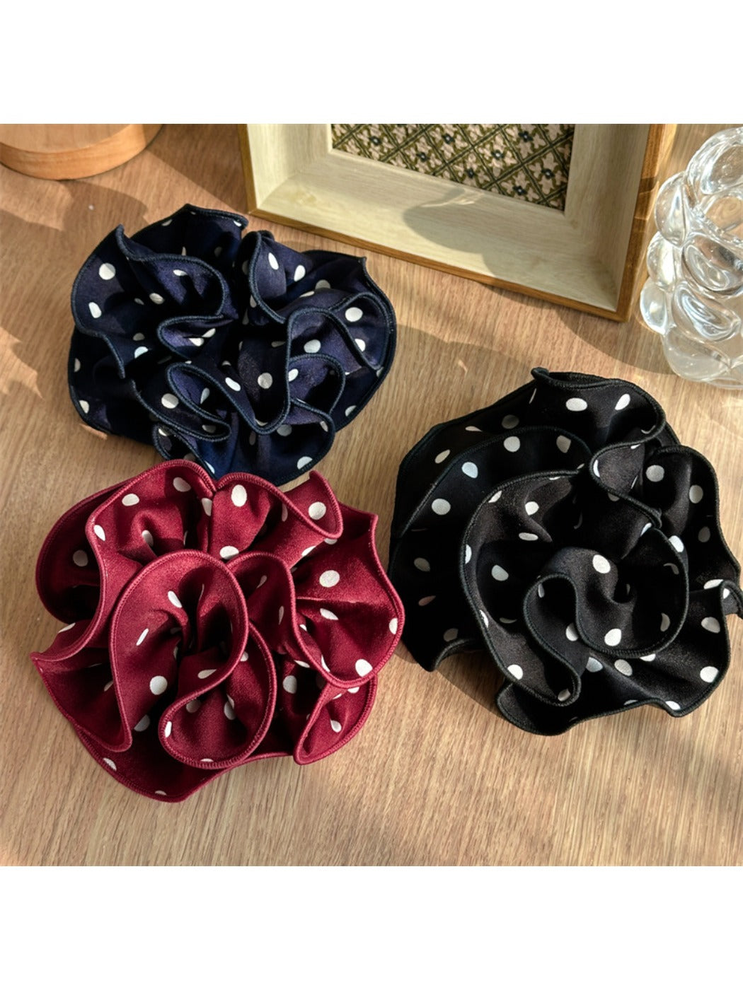 Gifty - Retro Polka Dot Scrunchie