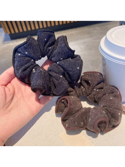 Gifty - Vintage Polka Dot Scrunchie