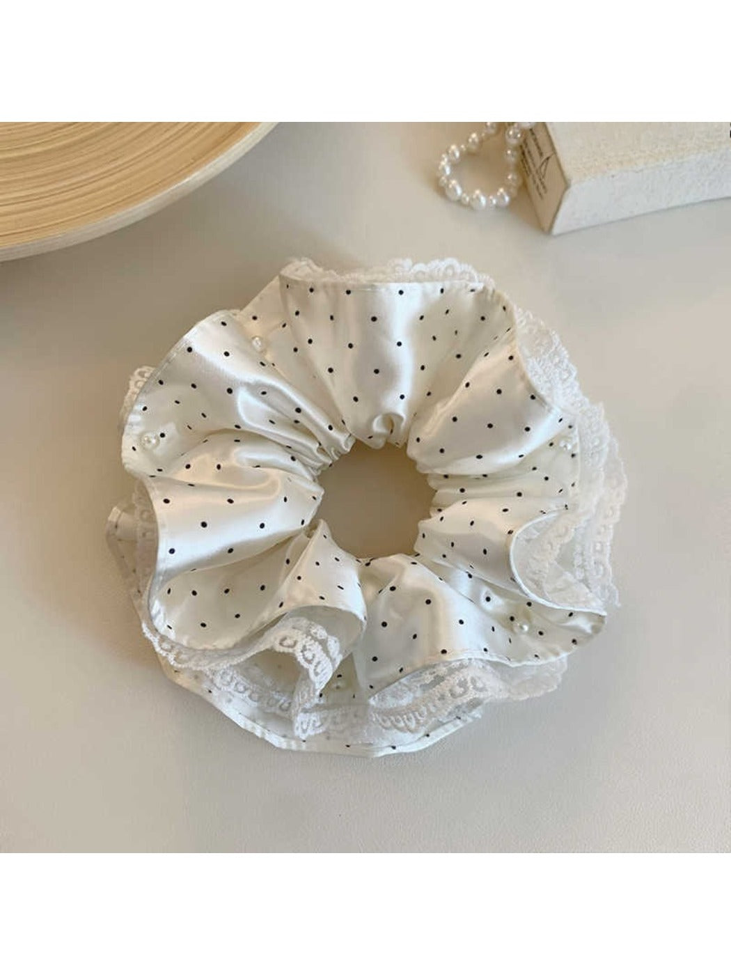 Gifty - White Lace Scrunchie Hair Tie