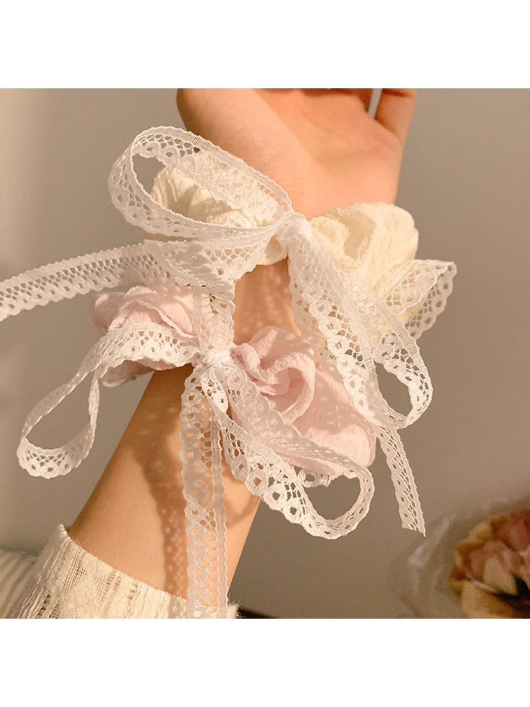 Gifty - Soft Lace Ribbon Bow Scrunchie