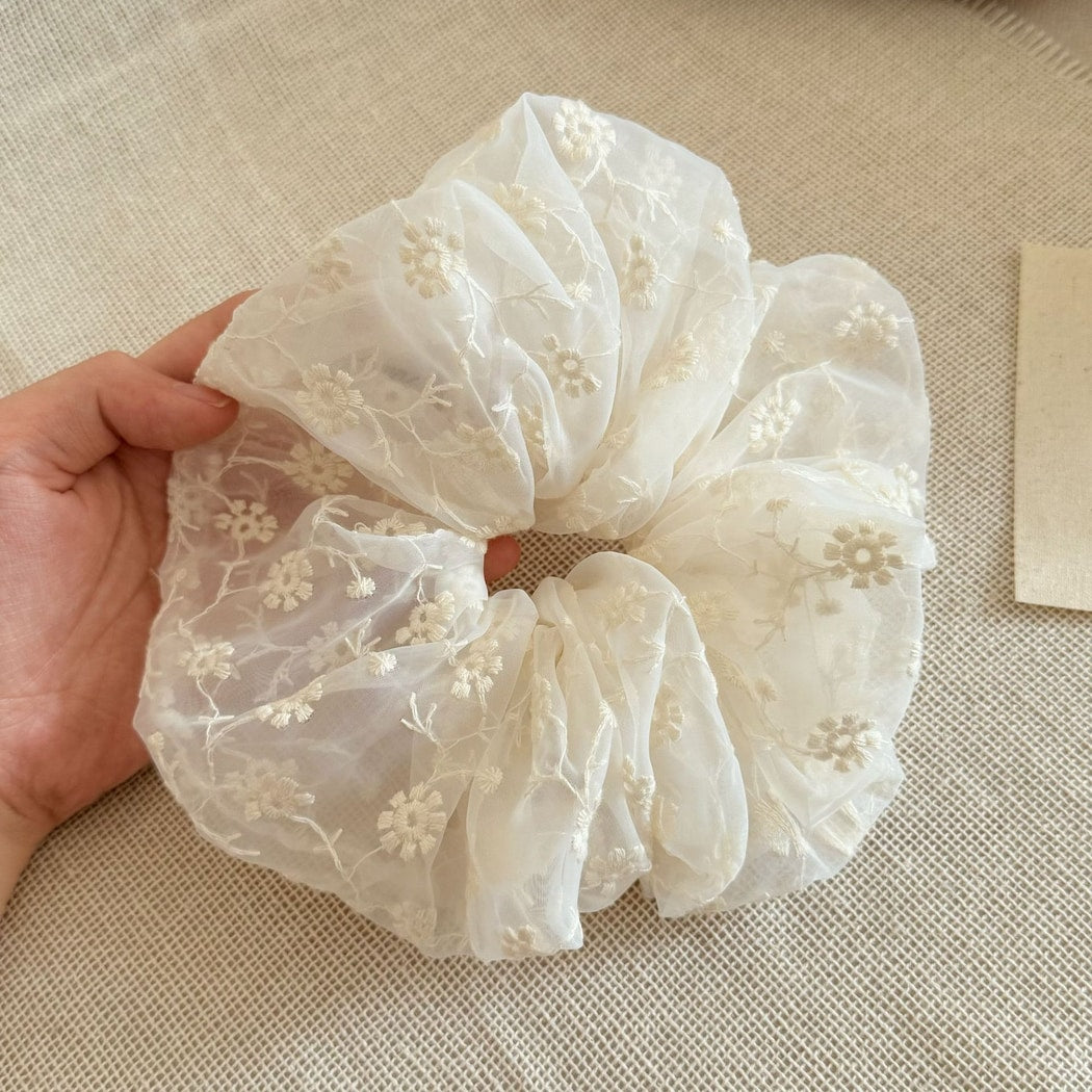 Gifty - Floral Lace Ponytail and Bun Scrunchie