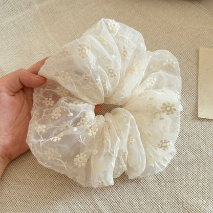 Gifty - Floral Lace Ponytail and Bun Scrunchie