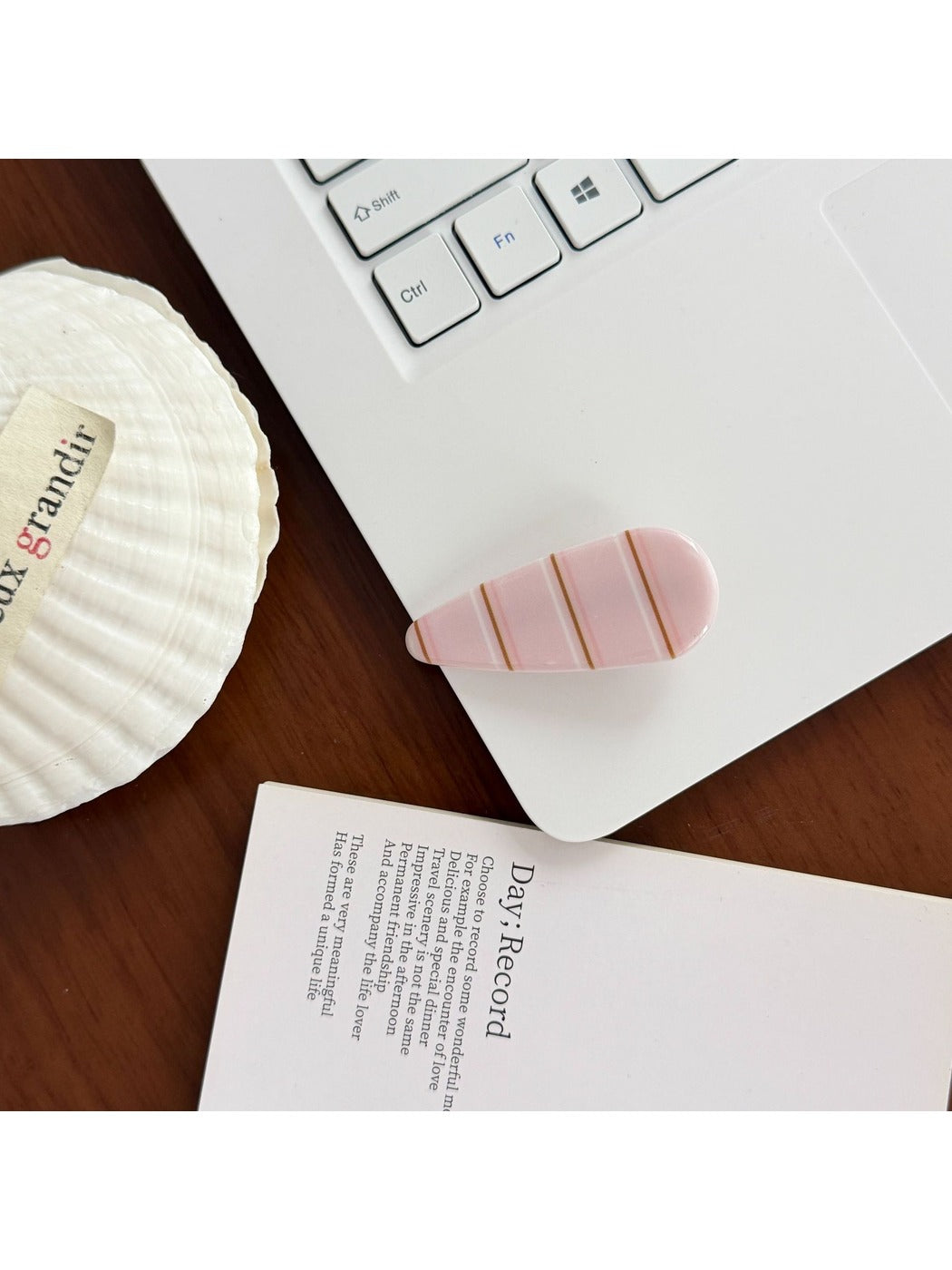 Beau - Sweet Style Striped Plastic Hair Claw Clip