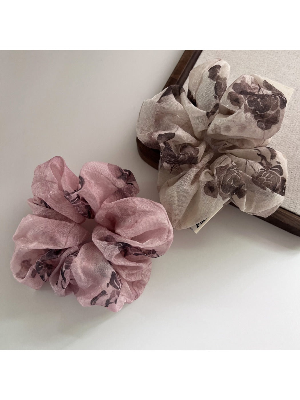 Gifty - Gentle Rose Print Tulle Scrunchie