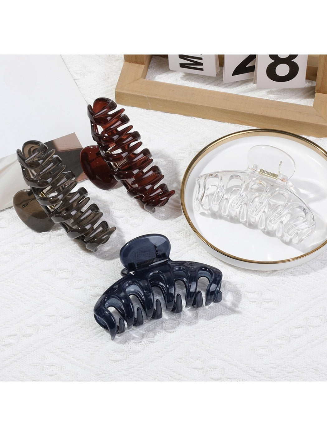 Beau - Minimalist Pumpkin Shaped Hair Claw Clip