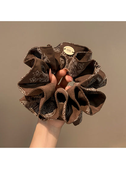 Gifty - Retro Fashionable Paisley Print Square Scrunchie