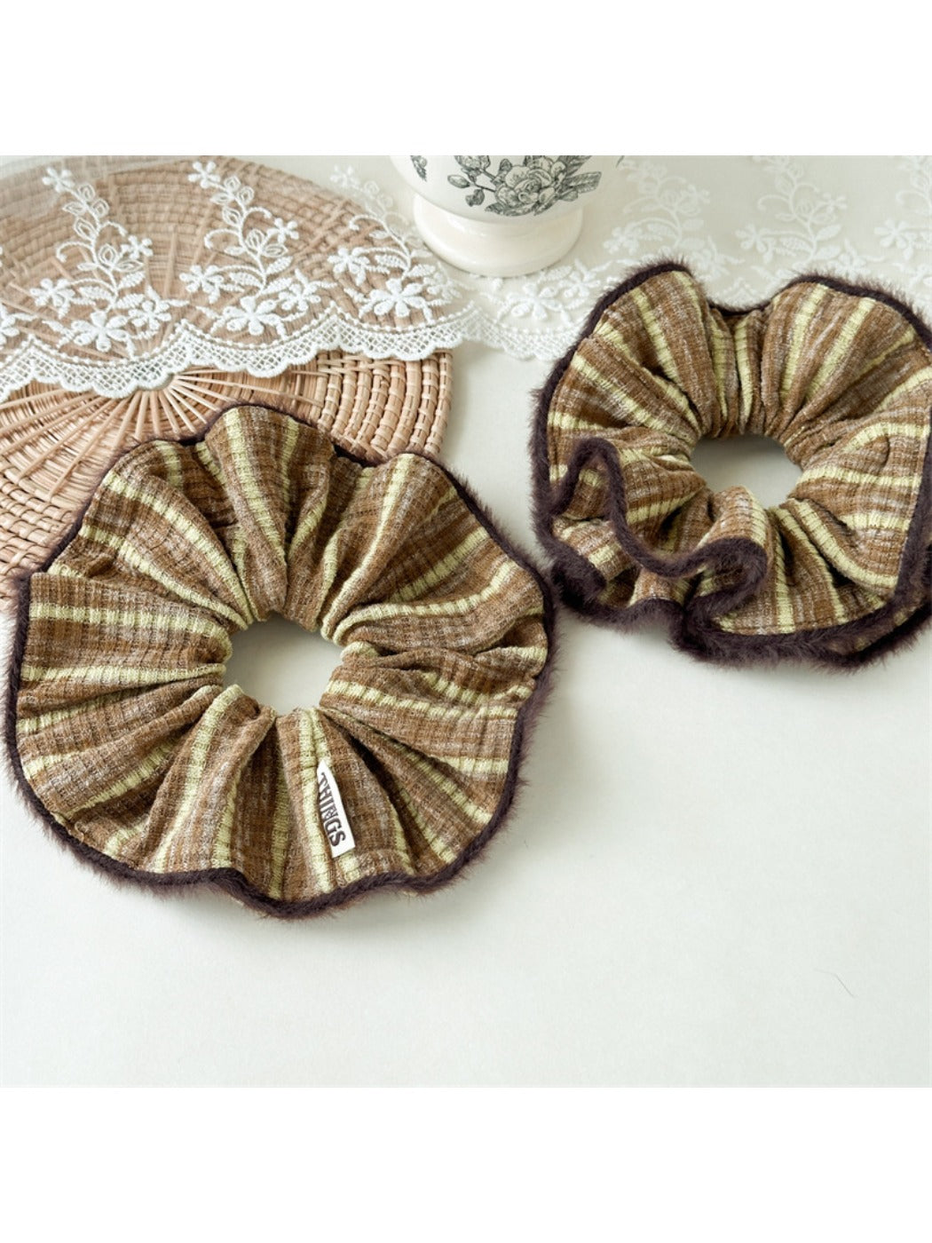 Gifty - Relaxed Style Striped Scrunchie