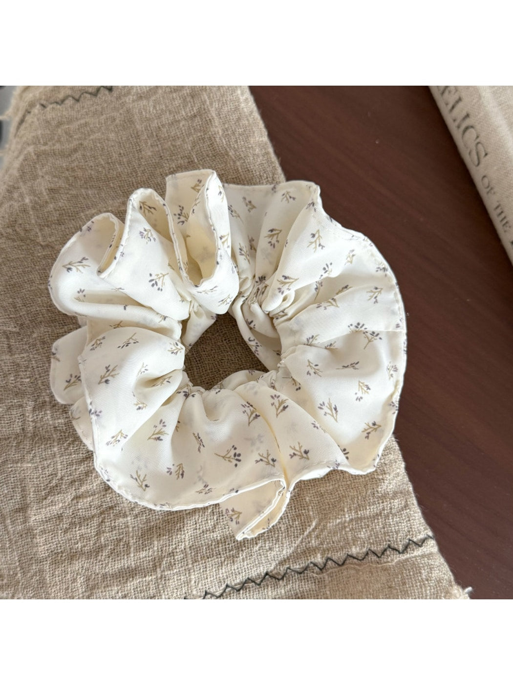 Gifty - Polyester Floral Print Everyday Scrunchie