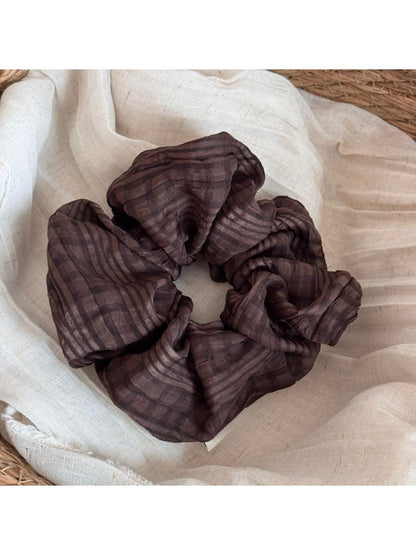 Gifty solid color scrunchie styled with casual outfit accessories