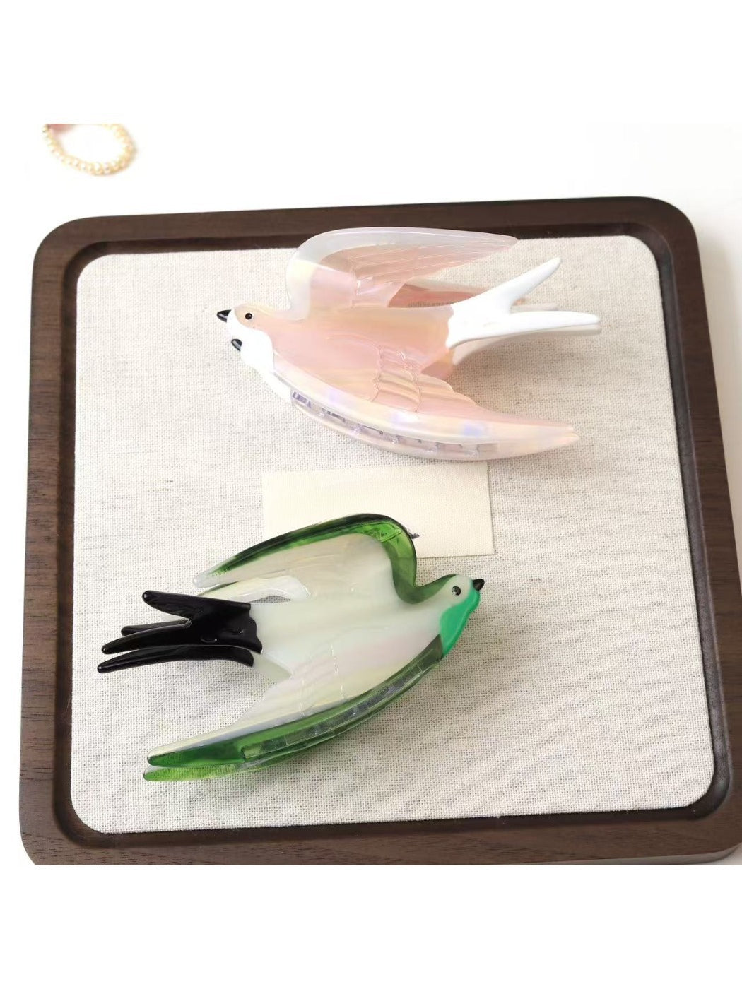 Side view of Beau bird claw clip highlighting the curved claw mechanism