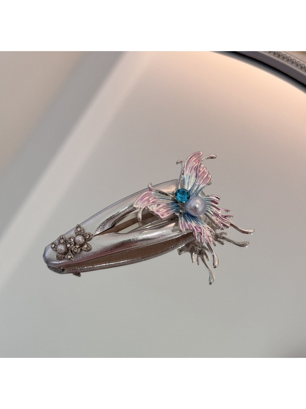 Beau - Decorative Butterfly Accent Hair Clip