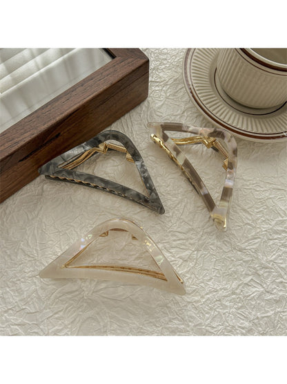 Close-up of Beau triangle claw clip showing hollow design and teeth