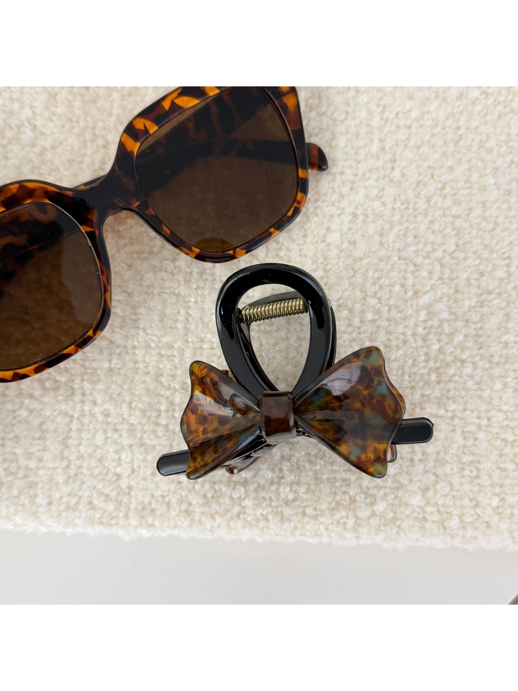Beau - Glossy Bow Acetate Claw Hair Clip