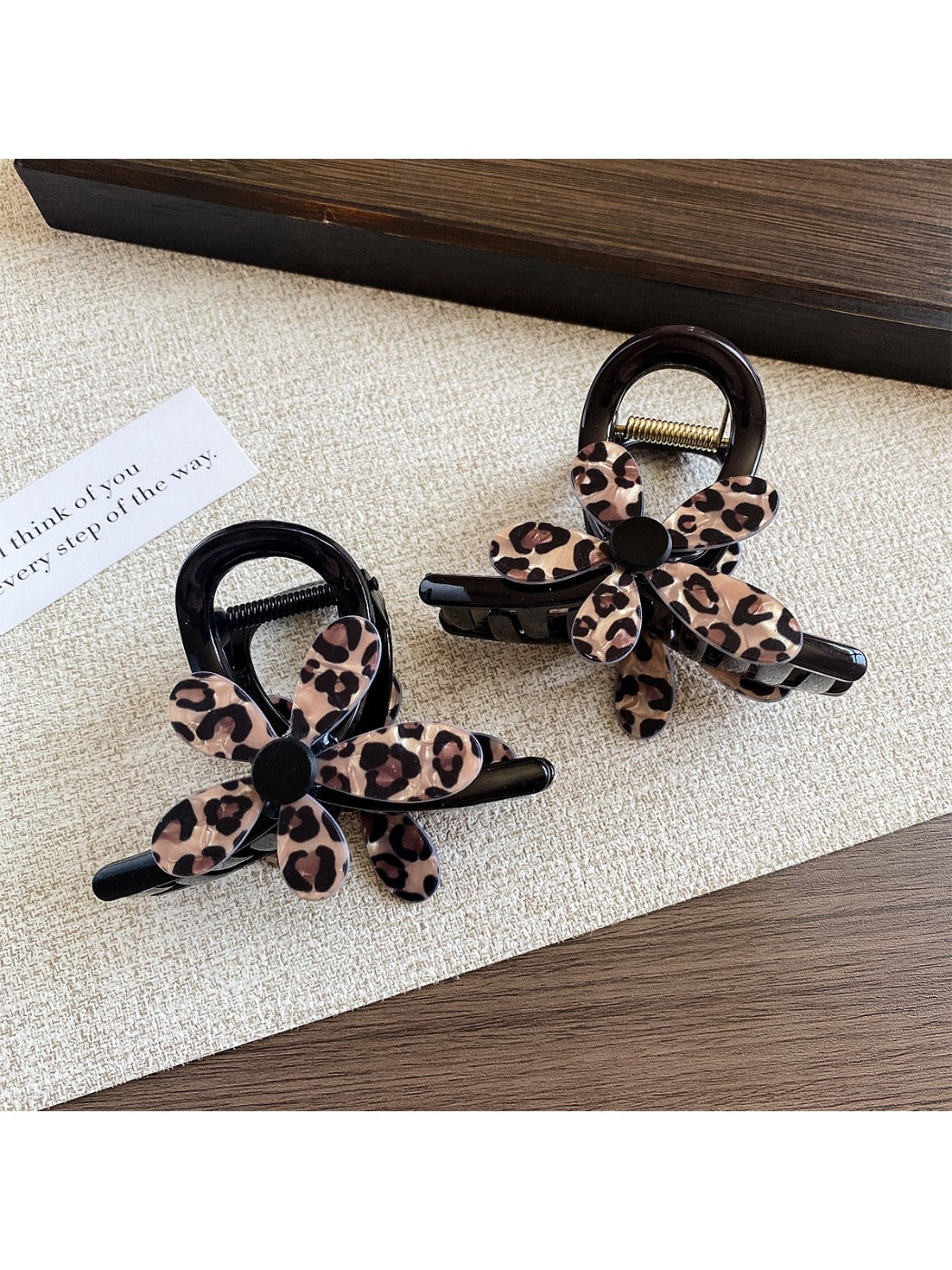 Beau - Vintage Leopard Print Flower Shaped Claw Clip