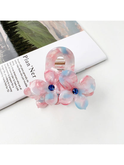 Beau vintage double flower hair claw clip styled with casual outfit
