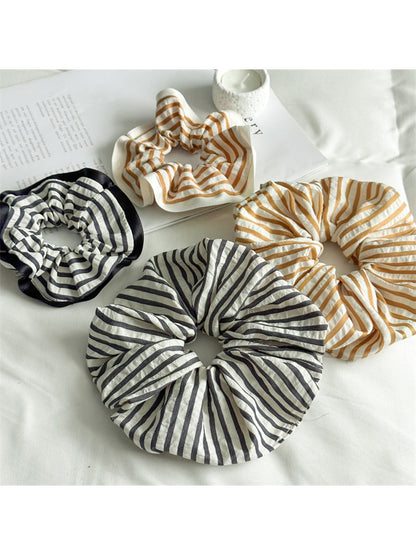 Gifty - Trendy Striped Fabric Scrunchie