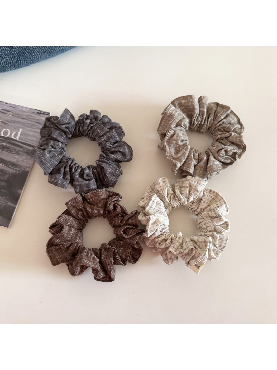Gifty - Simple Checkered Fabric Scrunchie