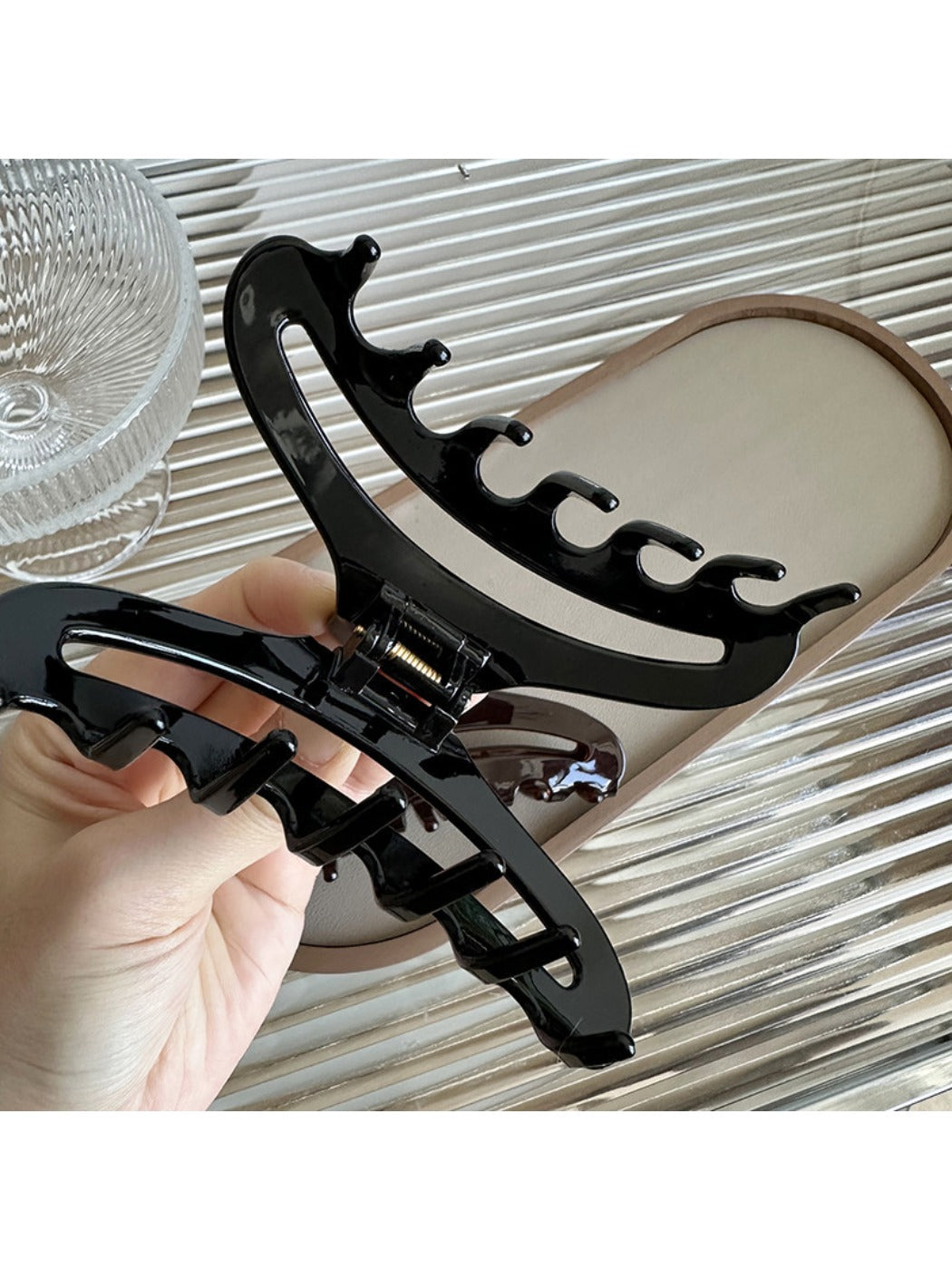 Beau - Chic Half Moon Openwork Hair Claw Clip