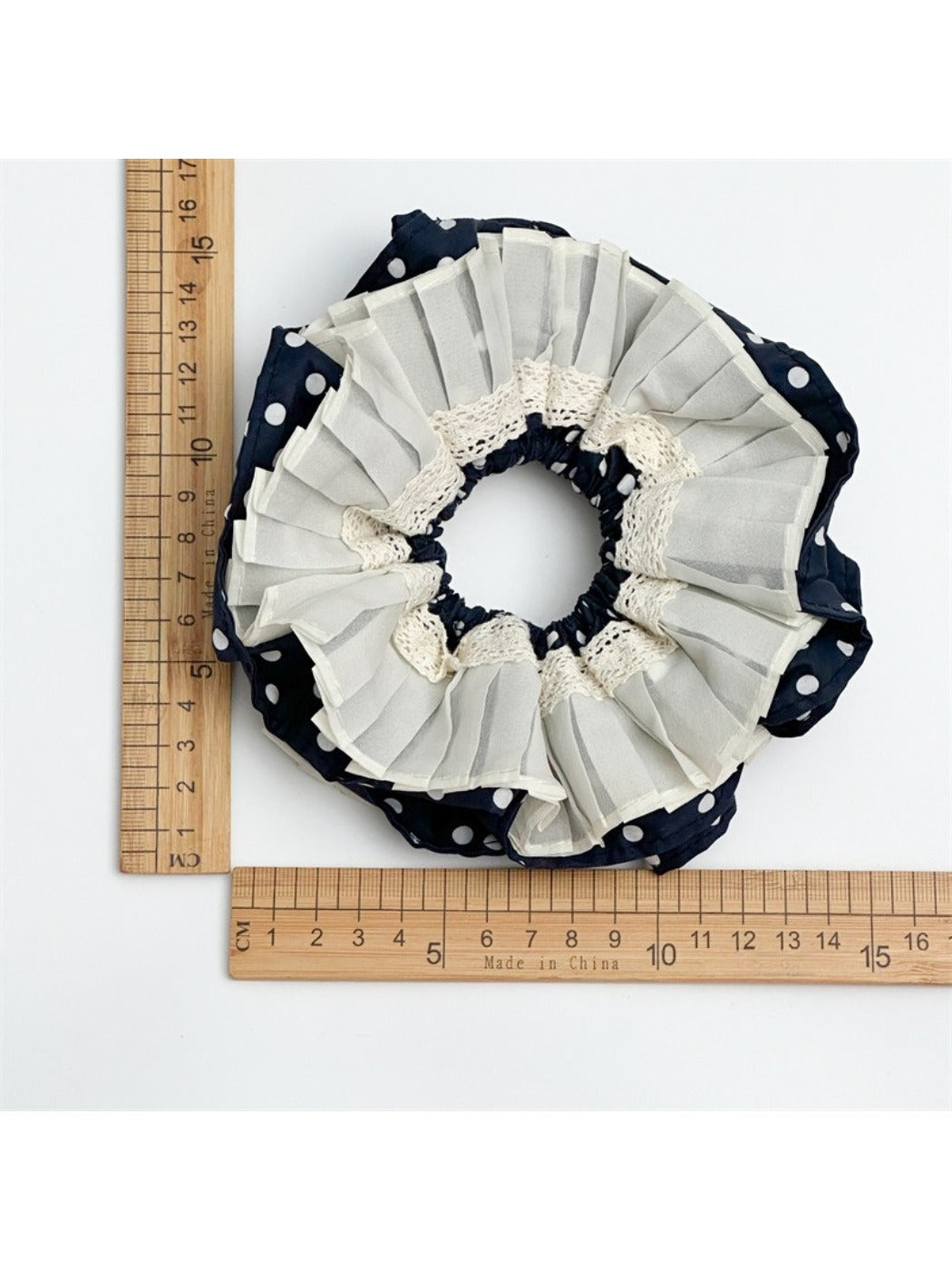 Gifty - Polka Dot Lace Scrunchie Hair Ban