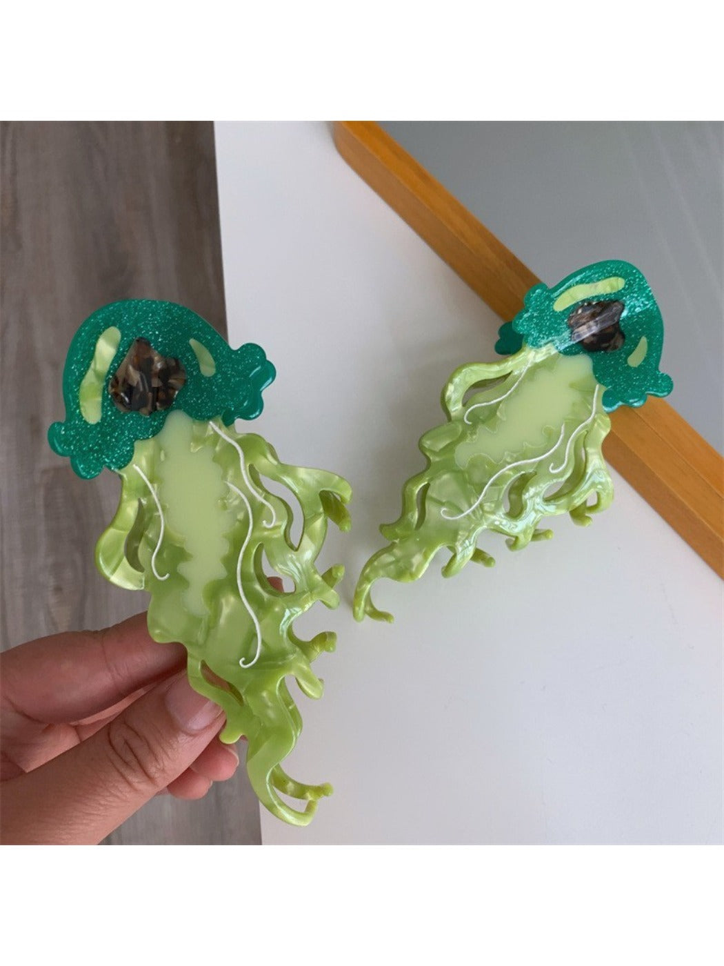 Beau - Acetate Jellyfish Shaped Hair Clip