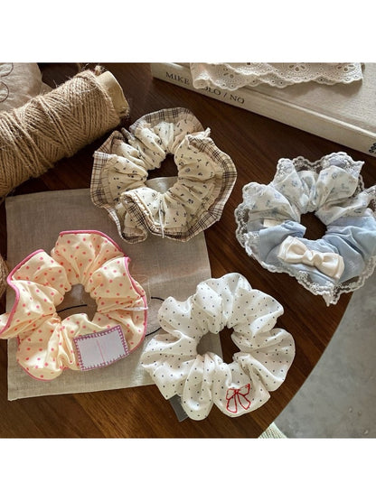 Gifty - Sweet Delicate Elegant Scrunchie