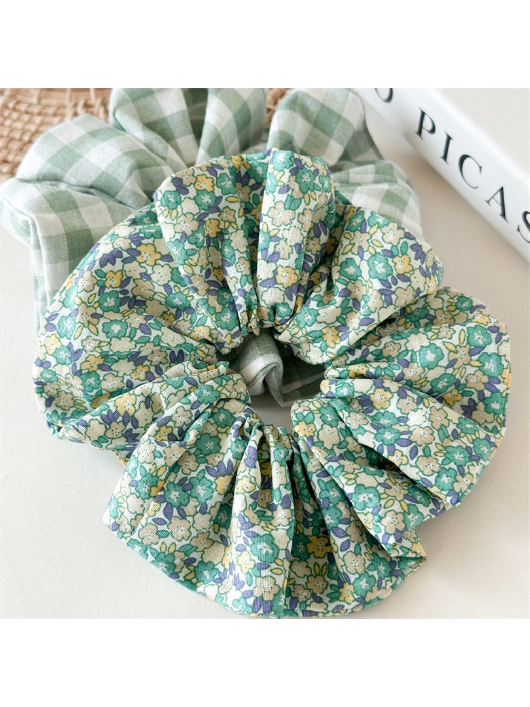 Gifty - Floral Checkered Hair Scrunchie