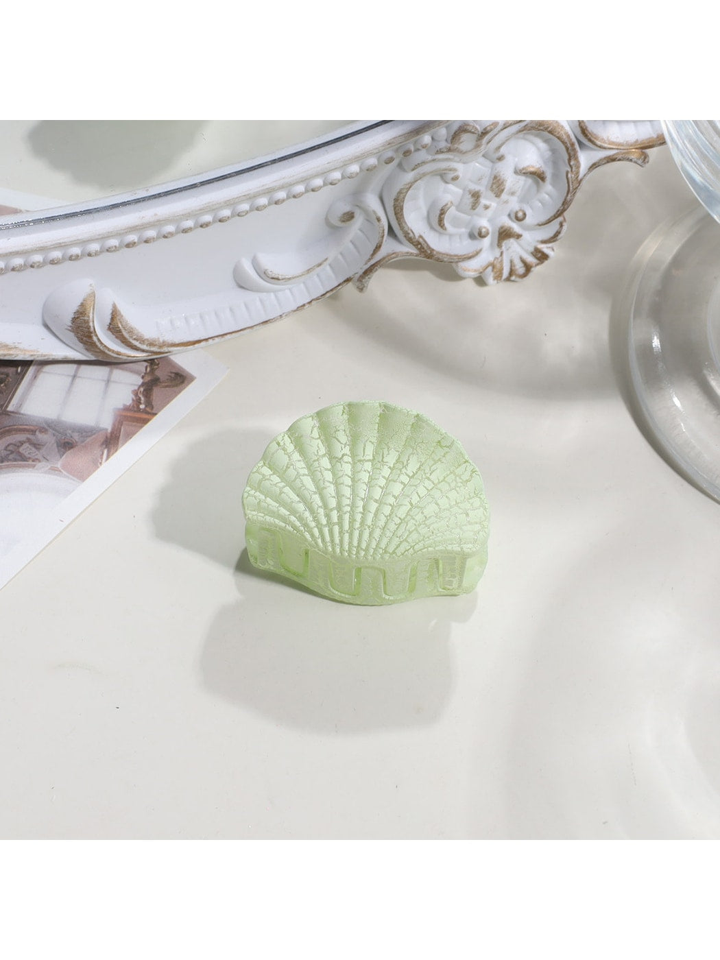 Beau - Textured Plastic Seashell Silhouette Claw Clip