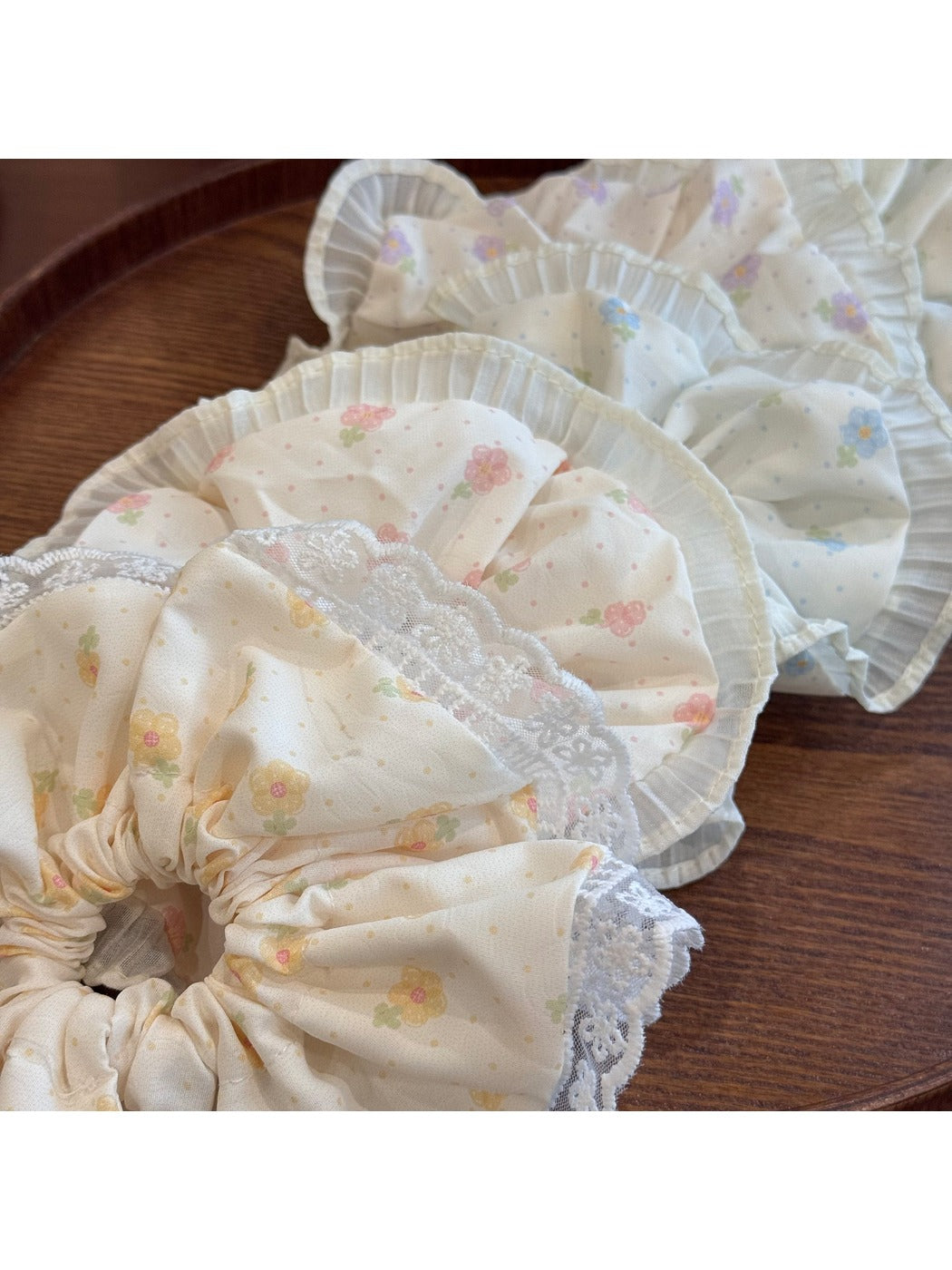 Gifty - Lace Trim Floral Scrunchie Sweet Bow