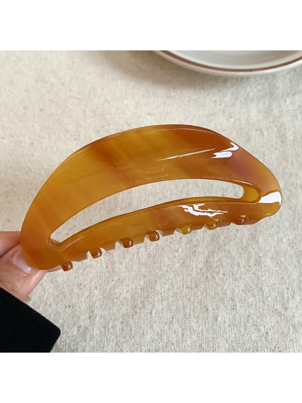 Beau - Vintage Half Circle Hollow Out Claw Clip