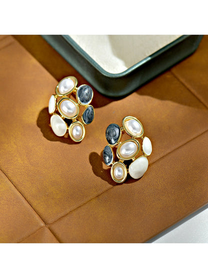 Earedge - Black And White Contrast Stud Earrings