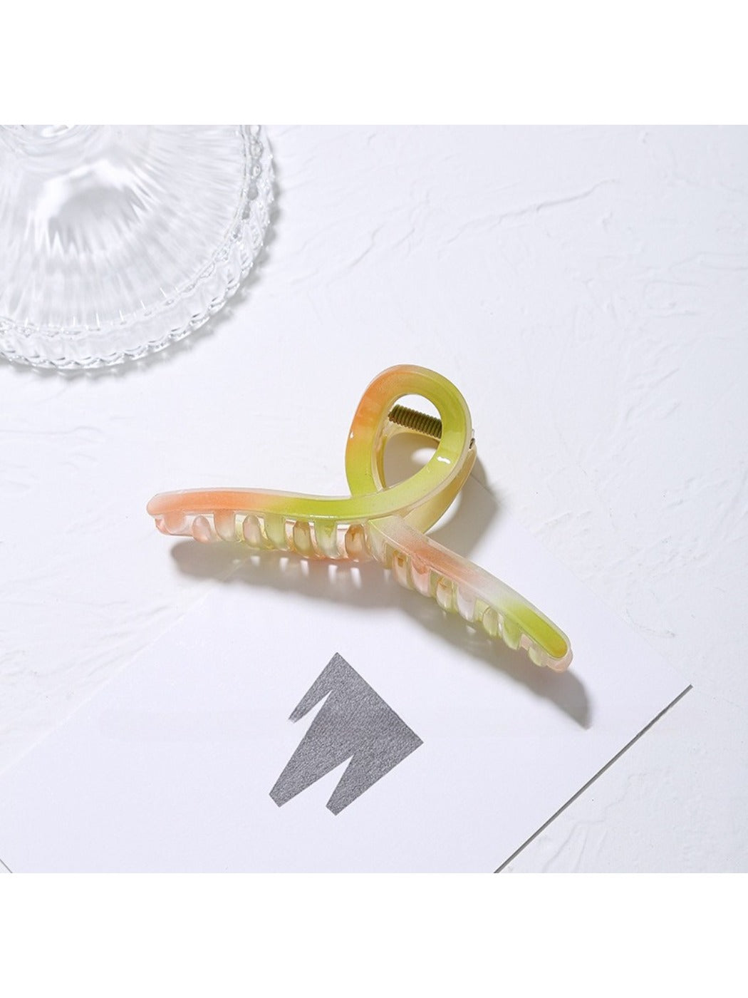 Beau - Chic Ombre Crisscross Hair Claw Clip