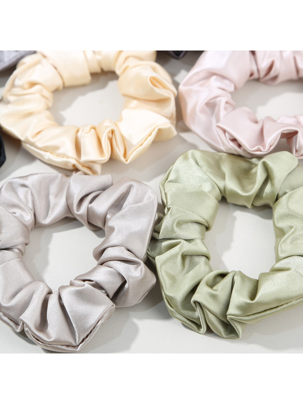 Gifty - Solid Color Ruffled Hair Ties Set